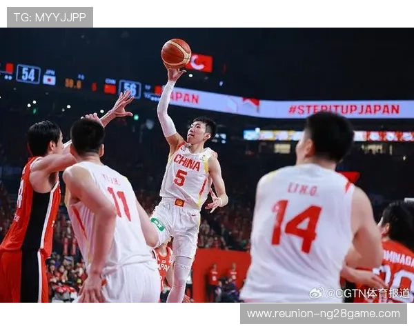 中国男篮激战世界杯晋级八强 关键球员状态回升 助力球队再创历史新高