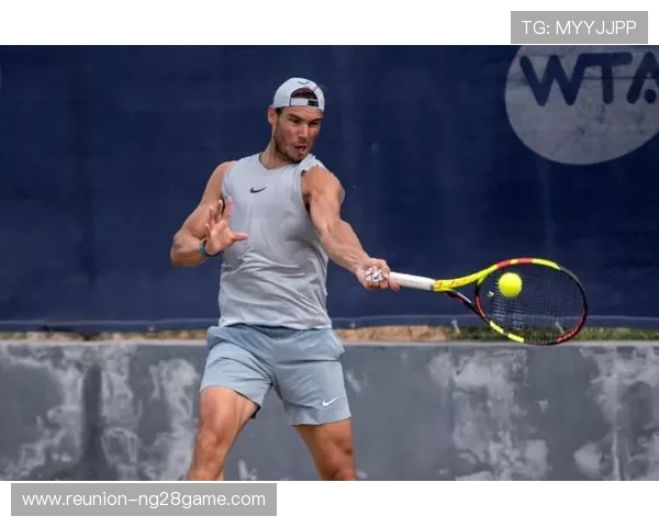 网球巨星最新赛事精彩对决引发全球球迷热议与关注